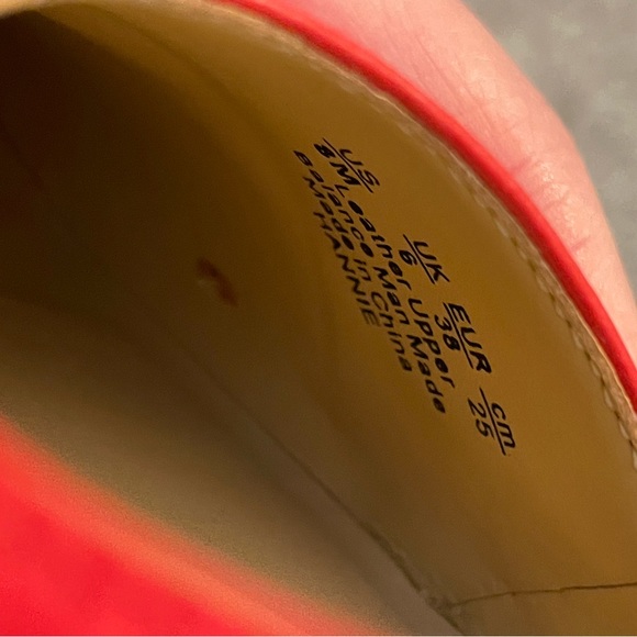 Red Leather & Suede Naturalizer's- WORN ONCE👠 - Picture 7 of 7